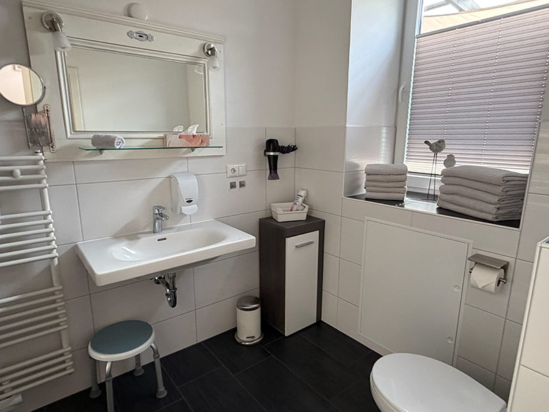 ferienwohnungen freimuths hof suedbrookmerland ostfriesland nordsee wohnung haupthaus bad 01 ferienwohnungen freimuths hof suedbrookmerland ostfriesland nordsee wohnung haupthaus bad 01